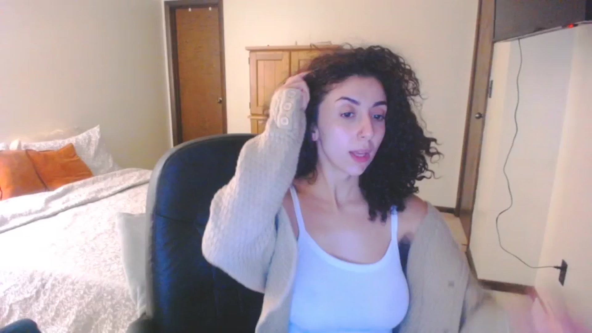 Gallery image thumbnail from luabelle's myfreecams stream on, 07/15/2023, 16:27 image 1 of 20