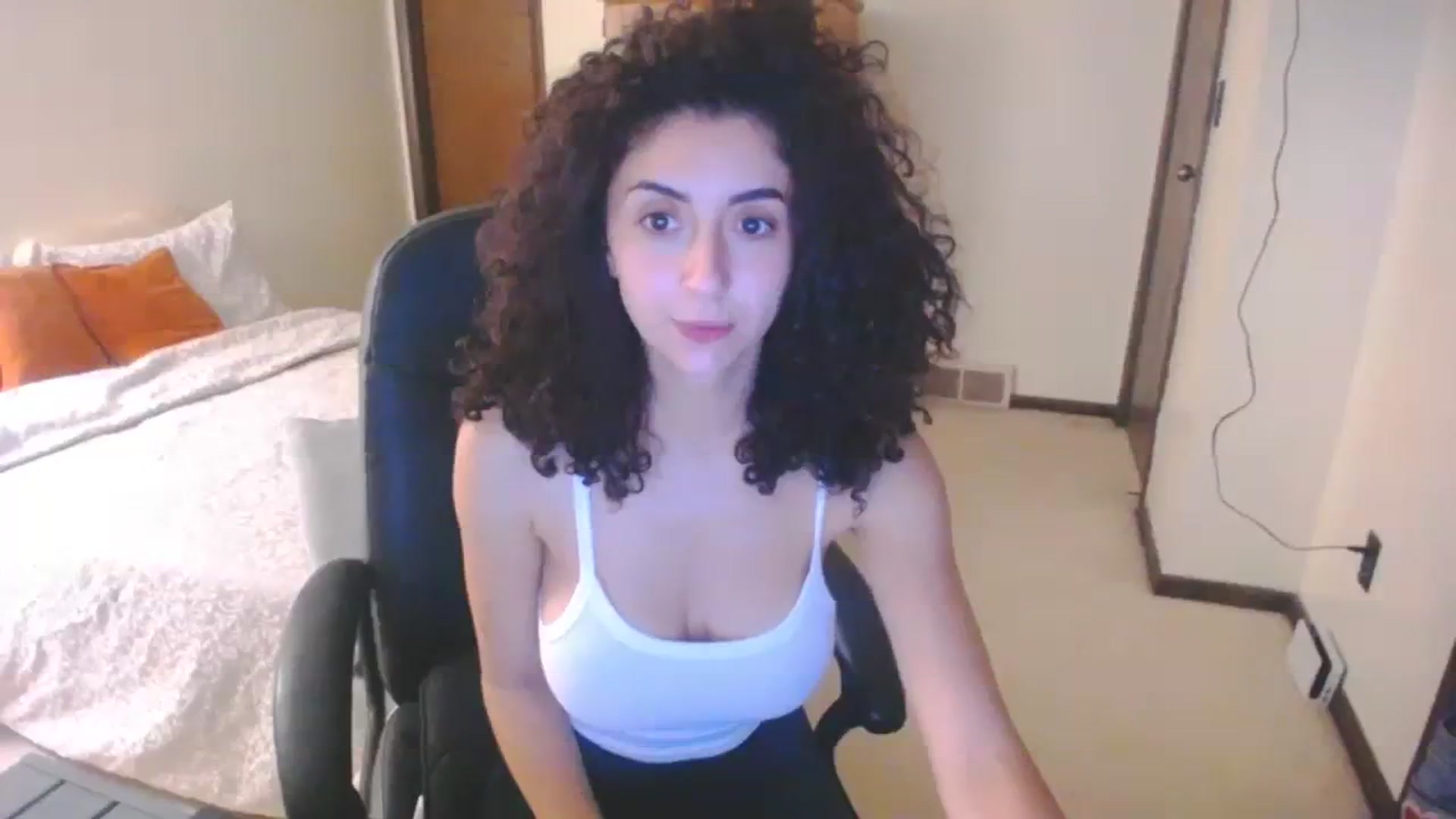 Gallery image thumbnail from luabelle's myfreecams stream on, 07/15/2023, 16:27 image 10 of 20