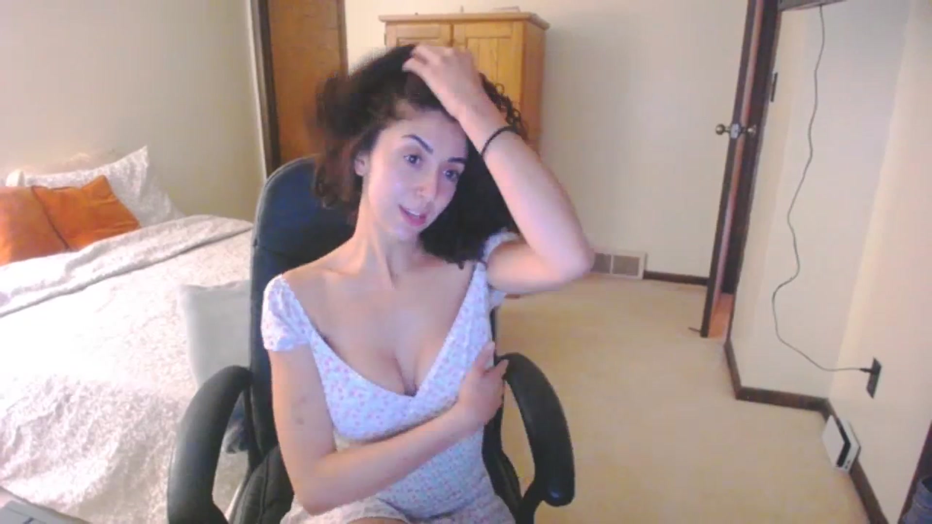 Gallery image thumbnail from luabelle's myfreecams stream on, 07/15/2023, 16:27 image 16 of 20