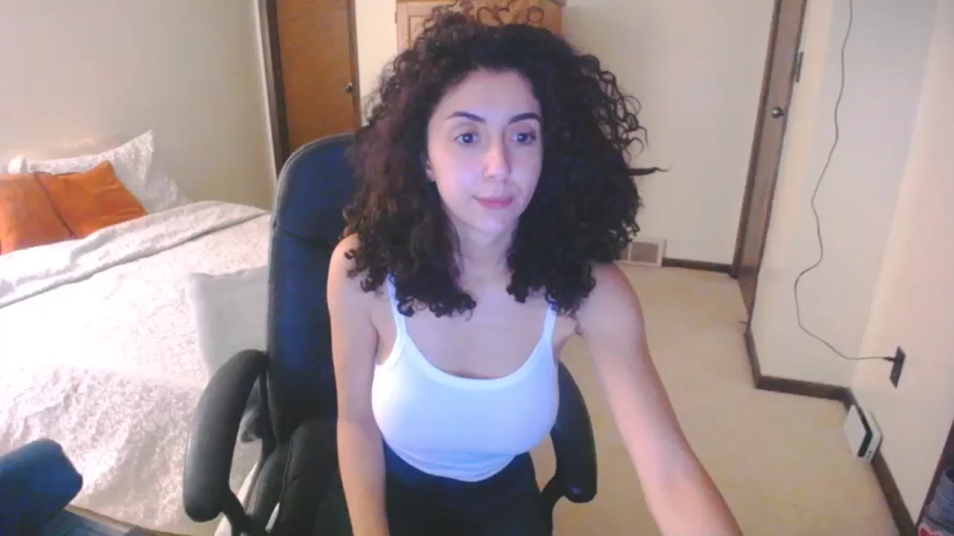 Gallery image thumbnail from luabelle's myfreecams stream on, 07/15/2023, 16:27 image 6 of 20