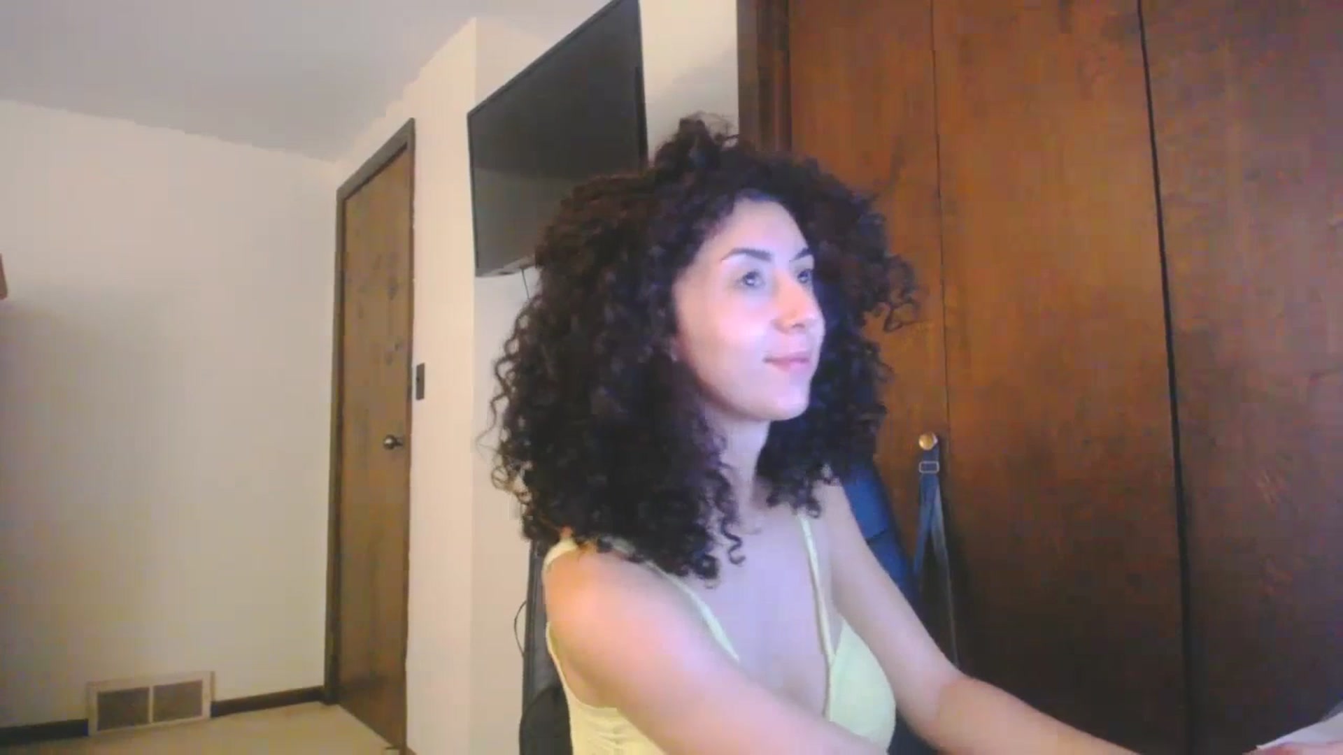 Gallery image thumbnail from luabelle's myfreecams stream on, 07/18/2023, 11:25 image 5 of 20