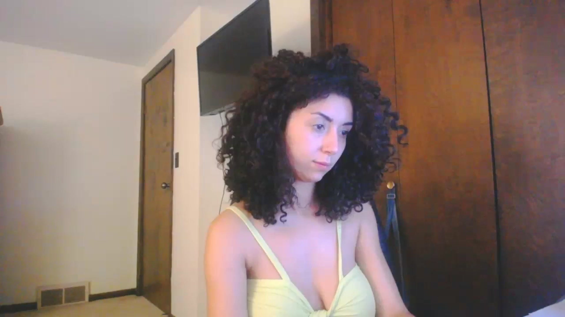 Gallery image thumbnail from luabelle's myfreecams stream on, 07/18/2023, 11:25 image 6 of 20