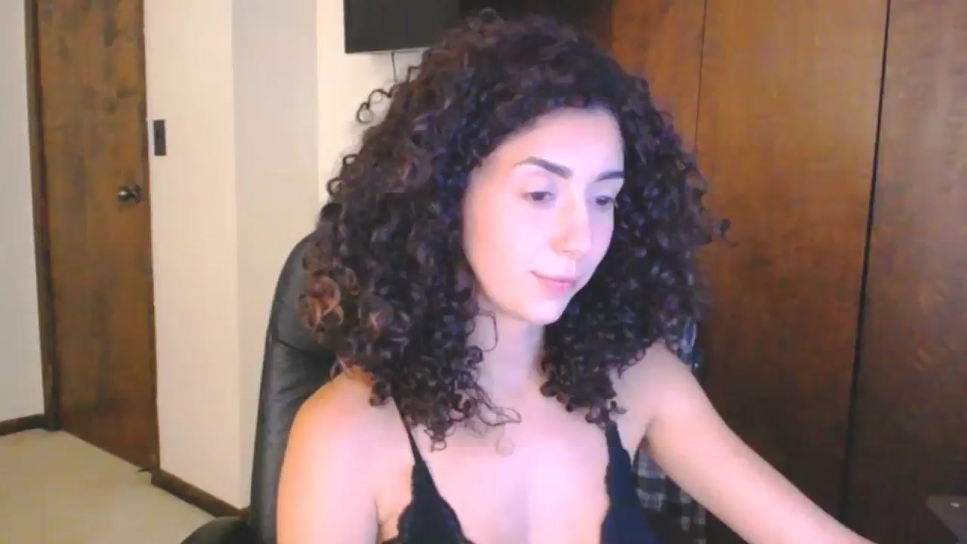 Gallery image thumbnail from luabelle's myfreecams stream on, 07/24/2023, 19:24 image 19 of 20