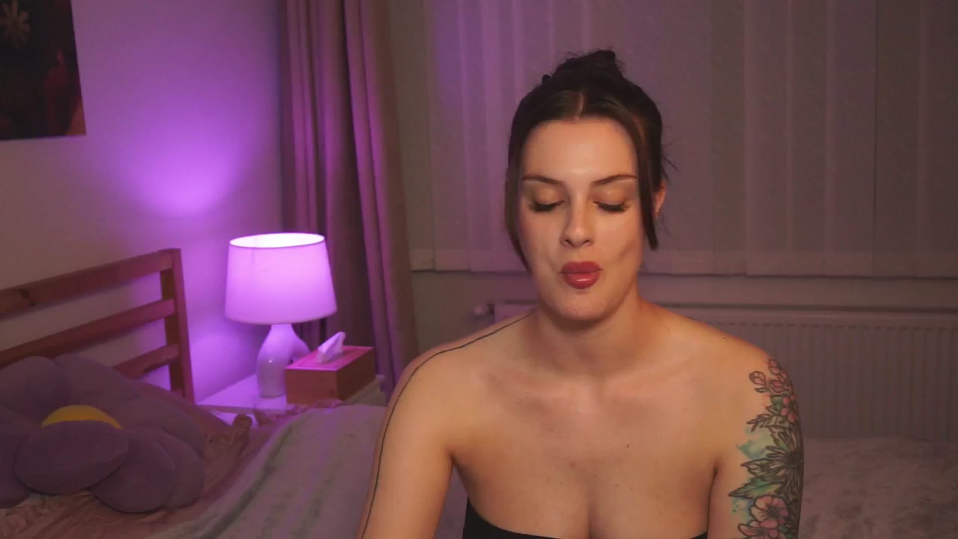 Gallery image thumbnail from lucyangel's myfreecams stream on, 05/22/2024, 20:16 image 12 of 20