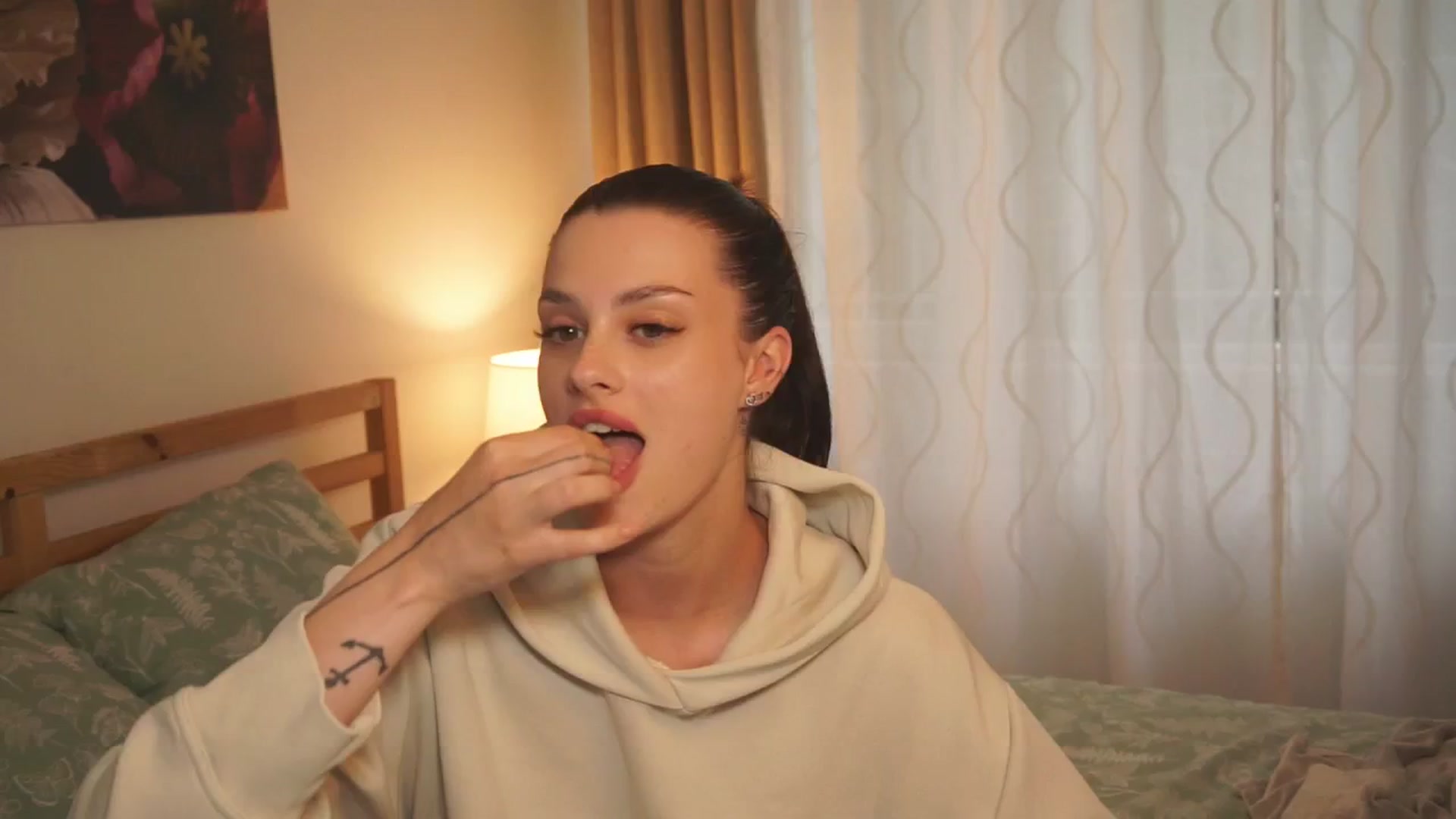Gallery image thumbnail from lucyangel's myfreecams stream on, 05/31/2024, 17:40 image 15 of 20