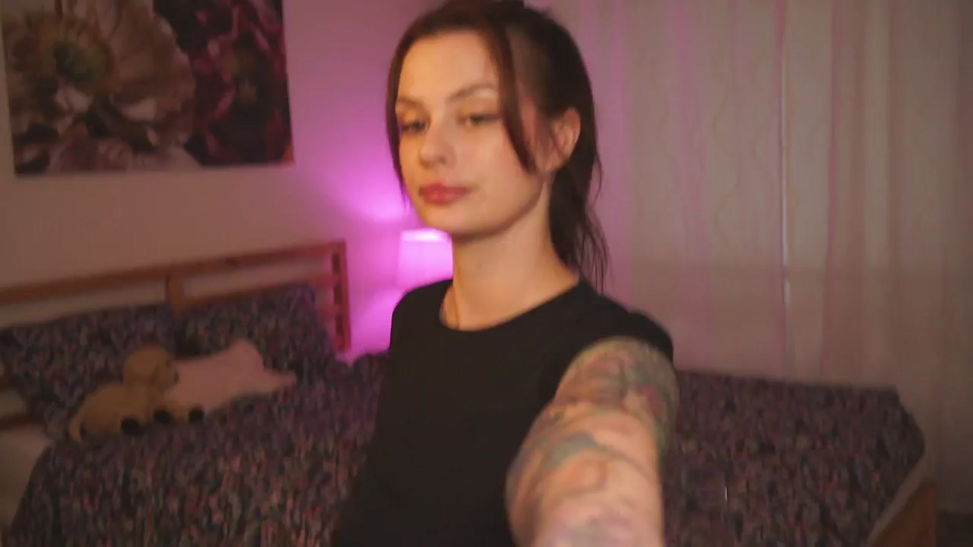 Gallery image thumbnail from lucyangel's myfreecams stream on, 06/08/2024, 18:25 image 6 of 20