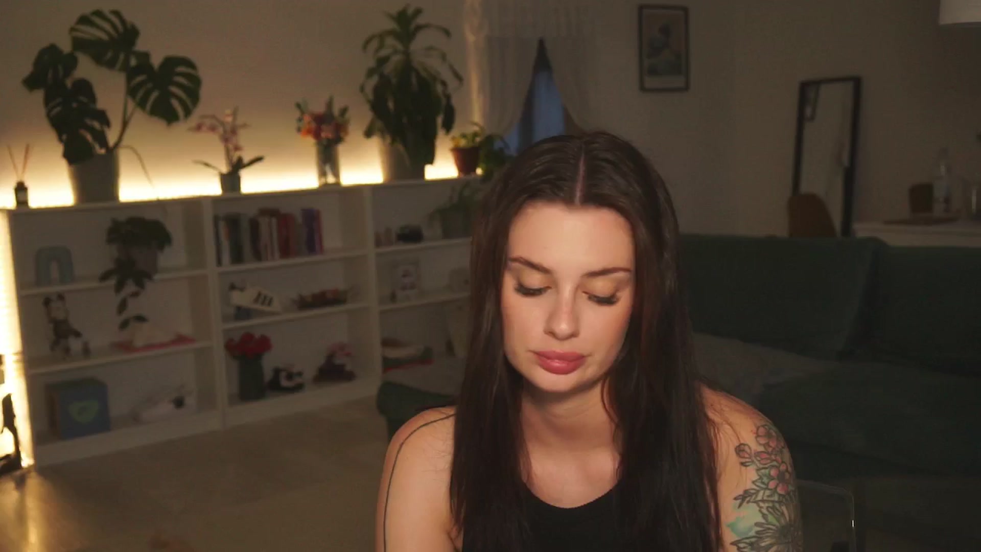 Gallery image thumbnail from lucyangel's myfreecams stream on, 08/11/2024, 18:19 image 3 of 20