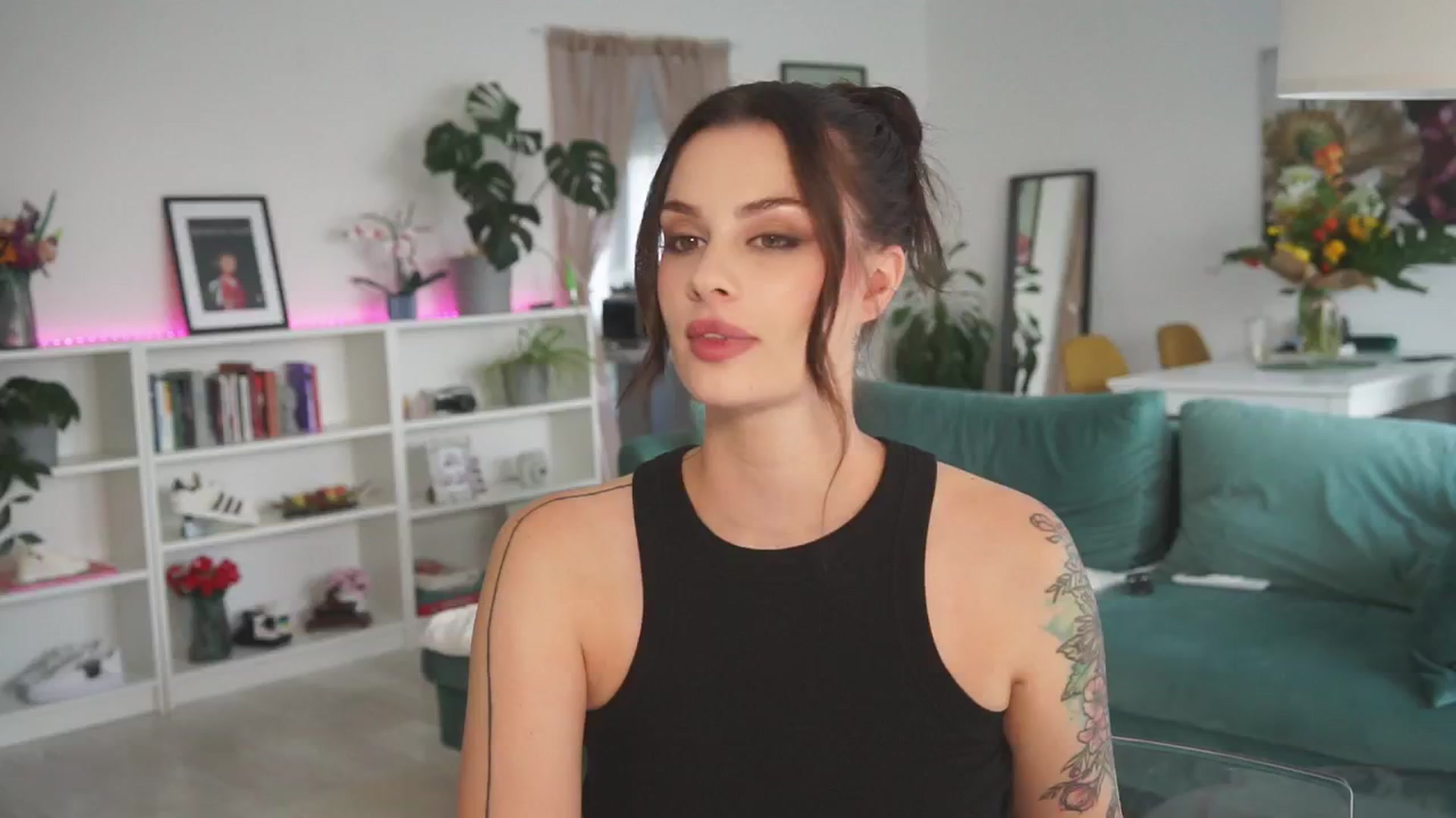 Gallery image thumbnail from lucyangel's myfreecams stream on, 08/18/2024, 17:36 image 2 of 20
