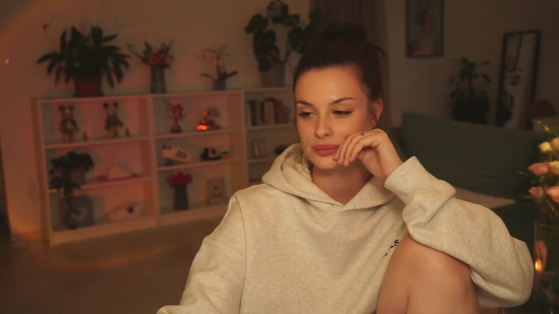 Gallery image thumbnail from lucyangel's myfreecams stream on, 09/09/2024, 17:15 image 16 of 20