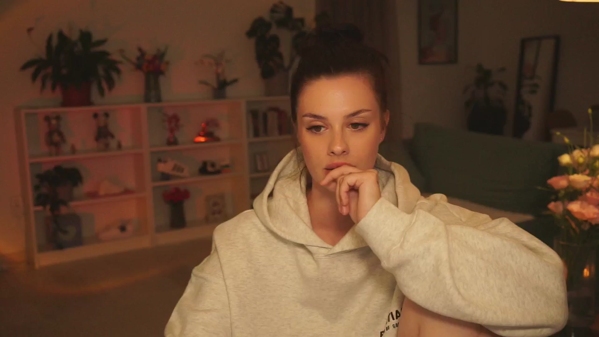 Gallery image thumbnail from lucyangel's myfreecams stream on, 09/09/2024, 17:15 image 18 of 20