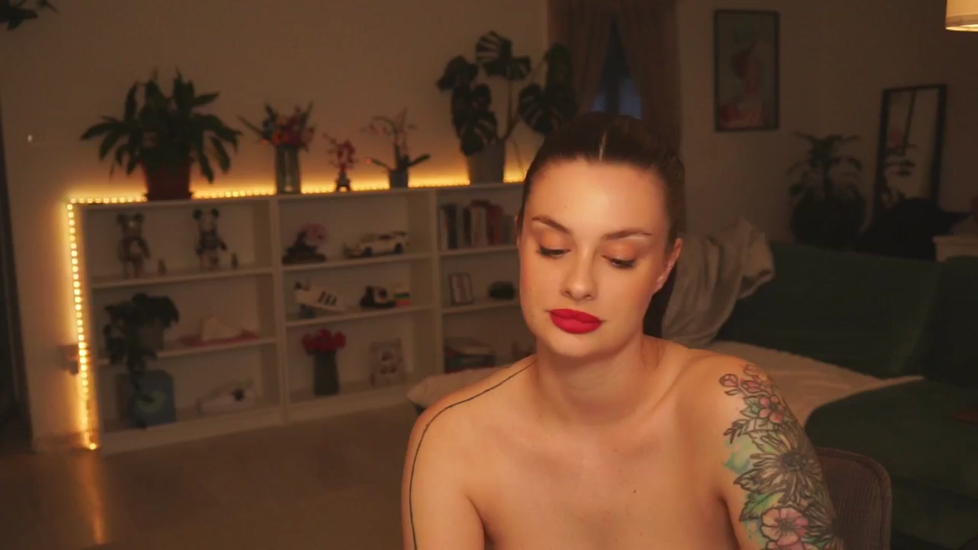 Gallery image thumbnail from lucyangel's myfreecams stream on, 09/18/2024, 17:15 image 11 of 20