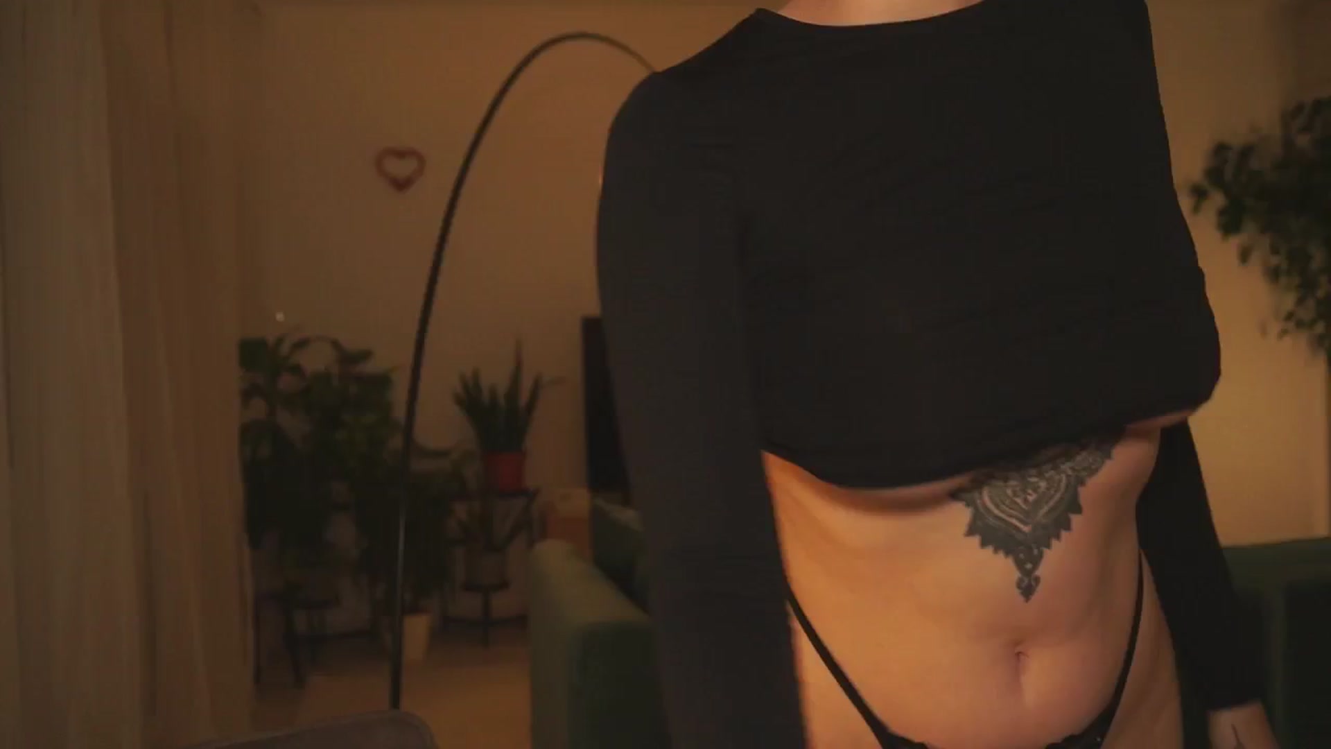 Gallery image thumbnail from lucyangel's myfreecams stream on, 10/16/2024, 19:01 image 4 of 20