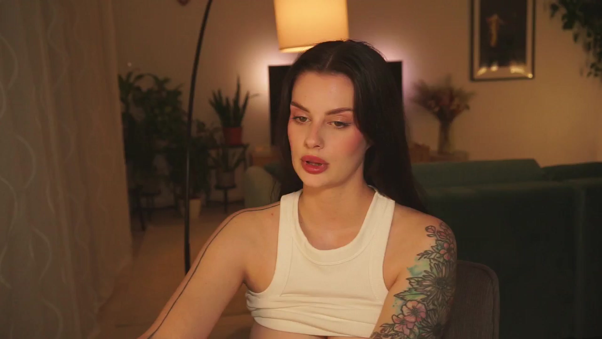 Gallery image thumbnail from lucyangel's myfreecams stream on, 10/20/2024, 18:40 image 12 of 20