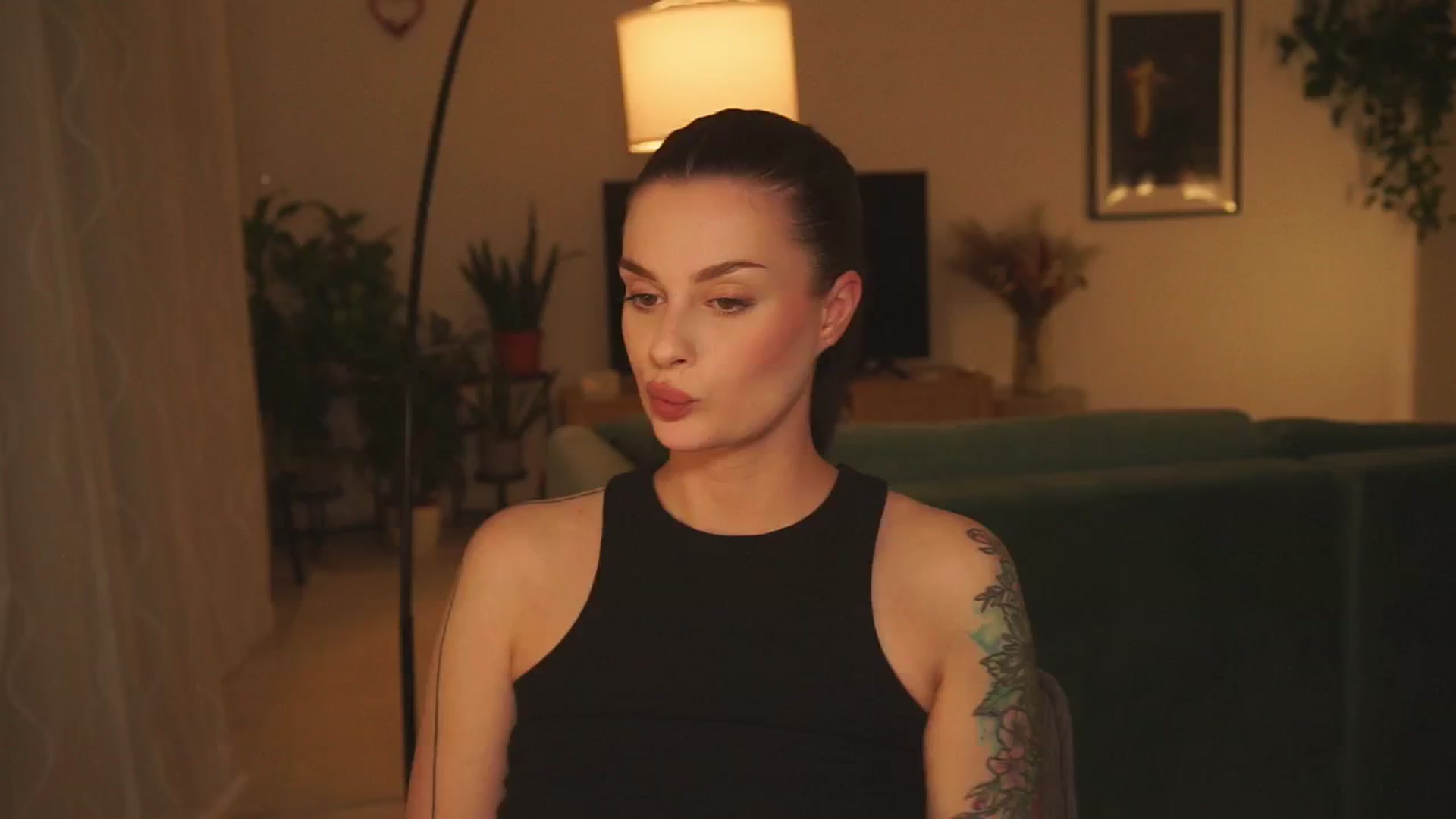 Gallery image thumbnail from lucyangel's myfreecams stream on, 10/22/2024, 18:25 image 10 of 20
