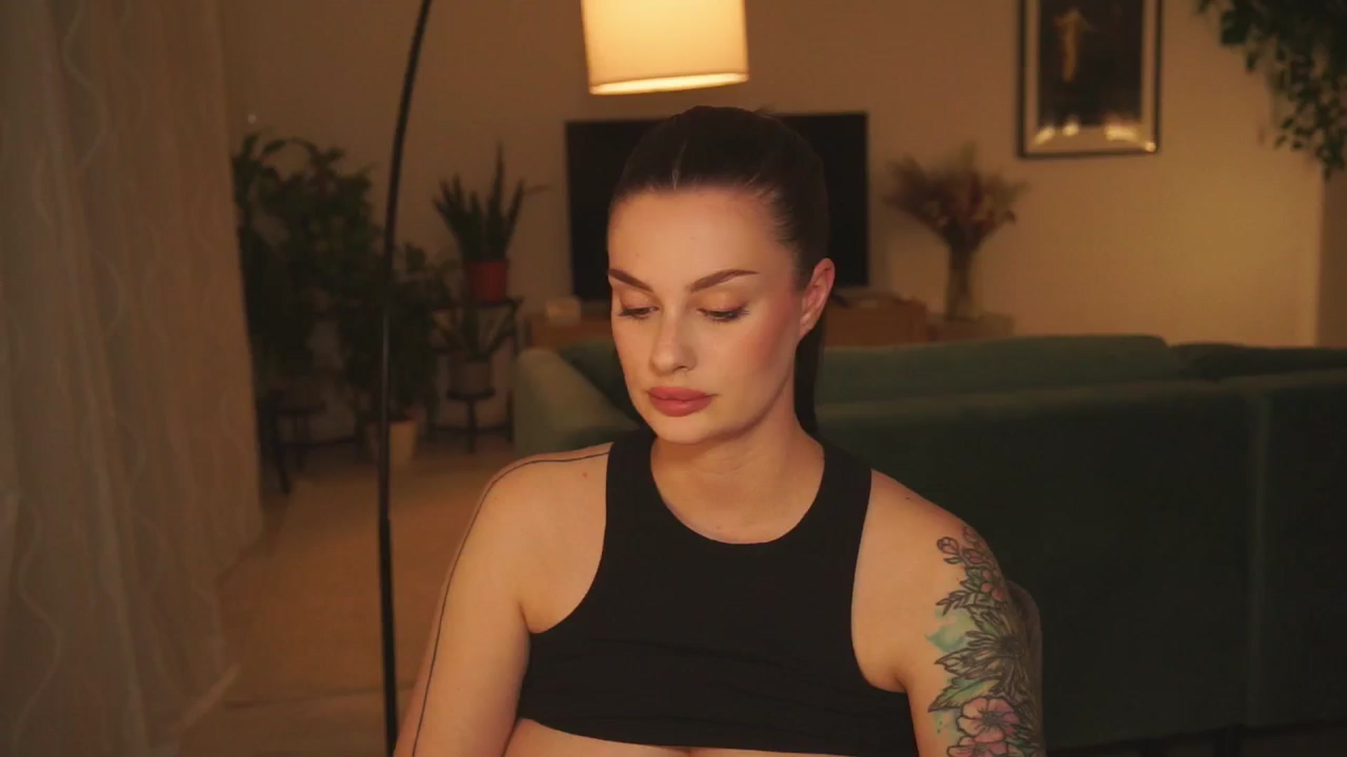 Gallery image thumbnail from lucyangel's myfreecams stream on, 10/22/2024, 18:25 image 13 of 20