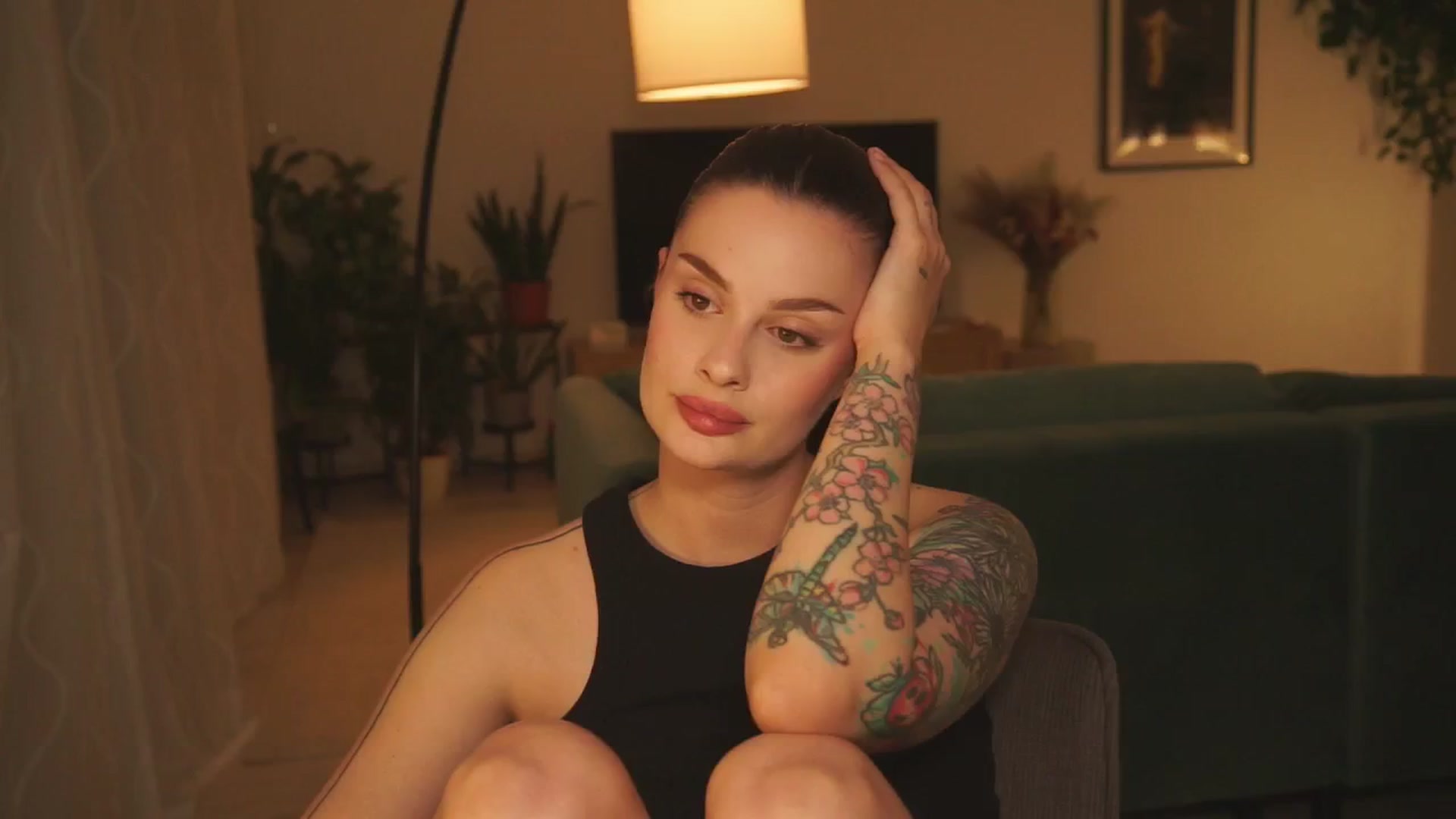 Gallery image thumbnail from lucyangel's myfreecams stream on, 10/22/2024, 18:25 image 16 of 20