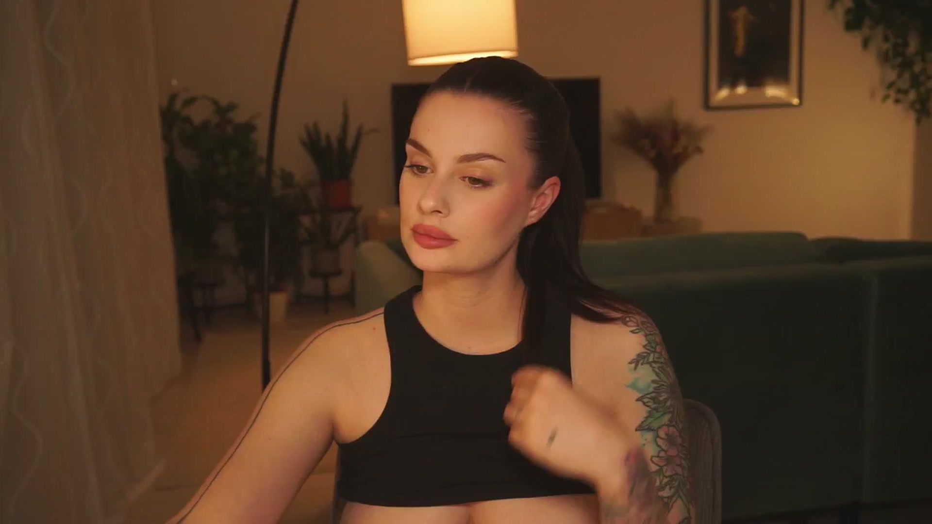 Gallery image thumbnail from lucyangel's myfreecams stream on, 10/22/2024, 18:25 image 12 of 20