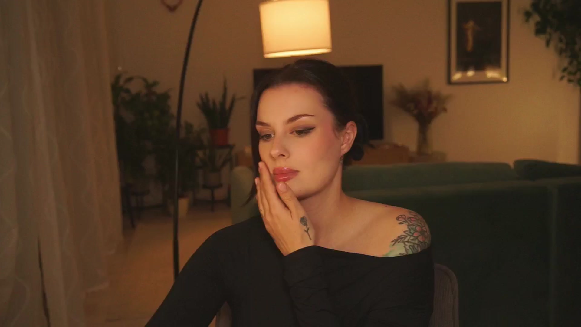 Gallery image thumbnail from lucyangel's myfreecams stream on, 10/23/2024, 17:39 image 15 of 20