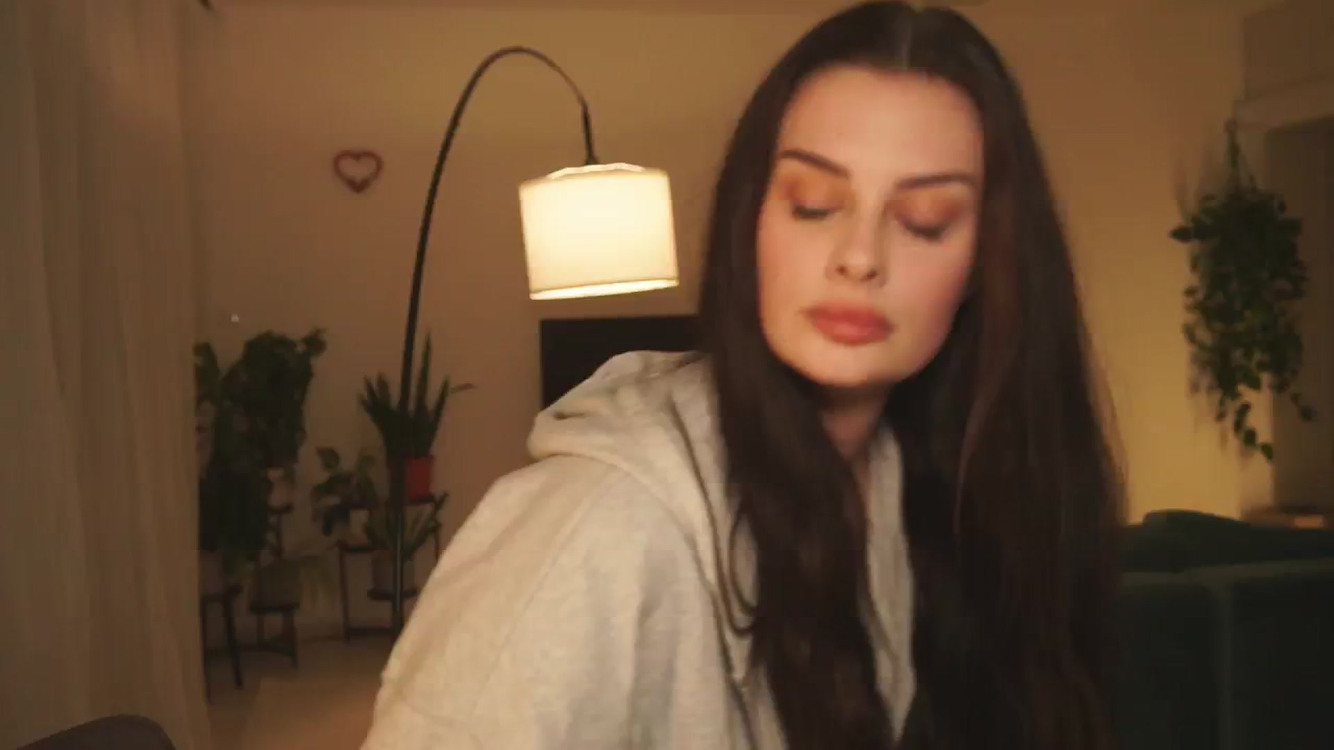 Gallery image thumbnail from lucyangel's myfreecams stream on, 11/06/2024, 19:34 image 5 of 20