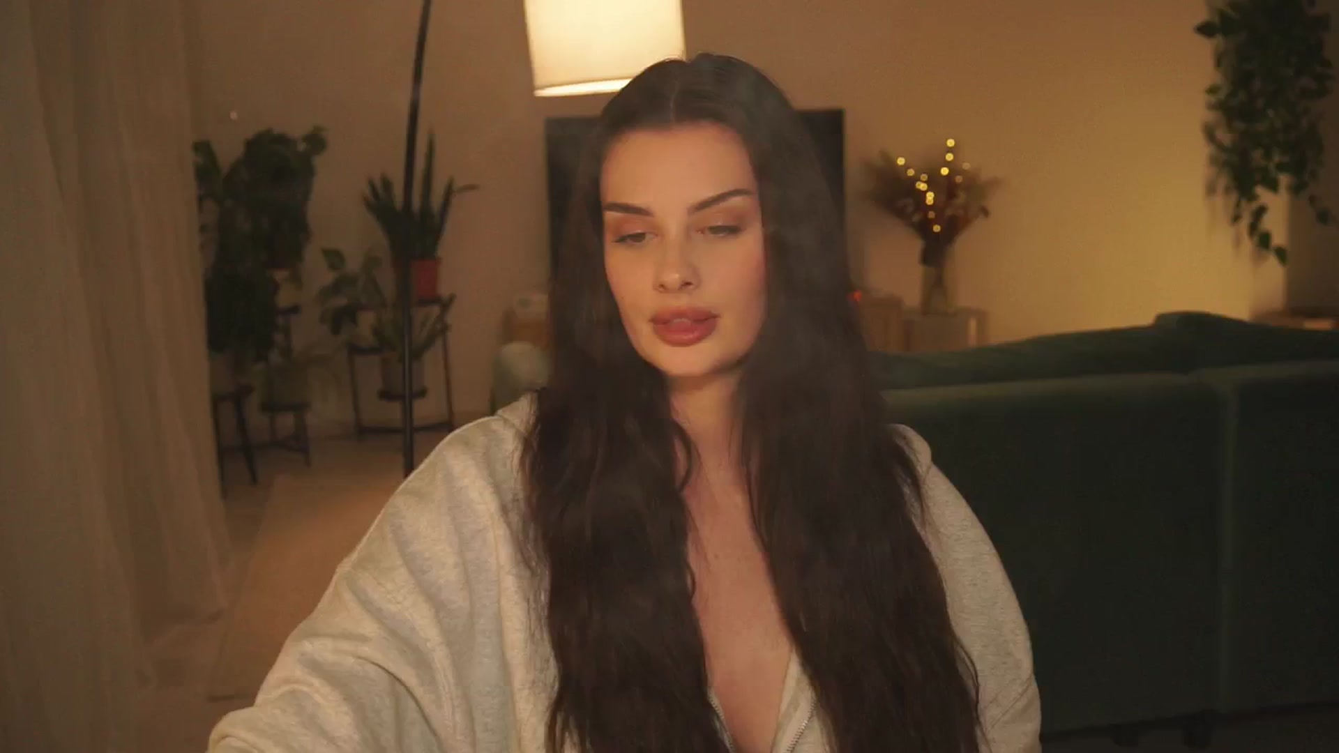 Gallery image thumbnail from lucyangel's myfreecams stream on, 11/06/2024, 19:34 image 7 of 20