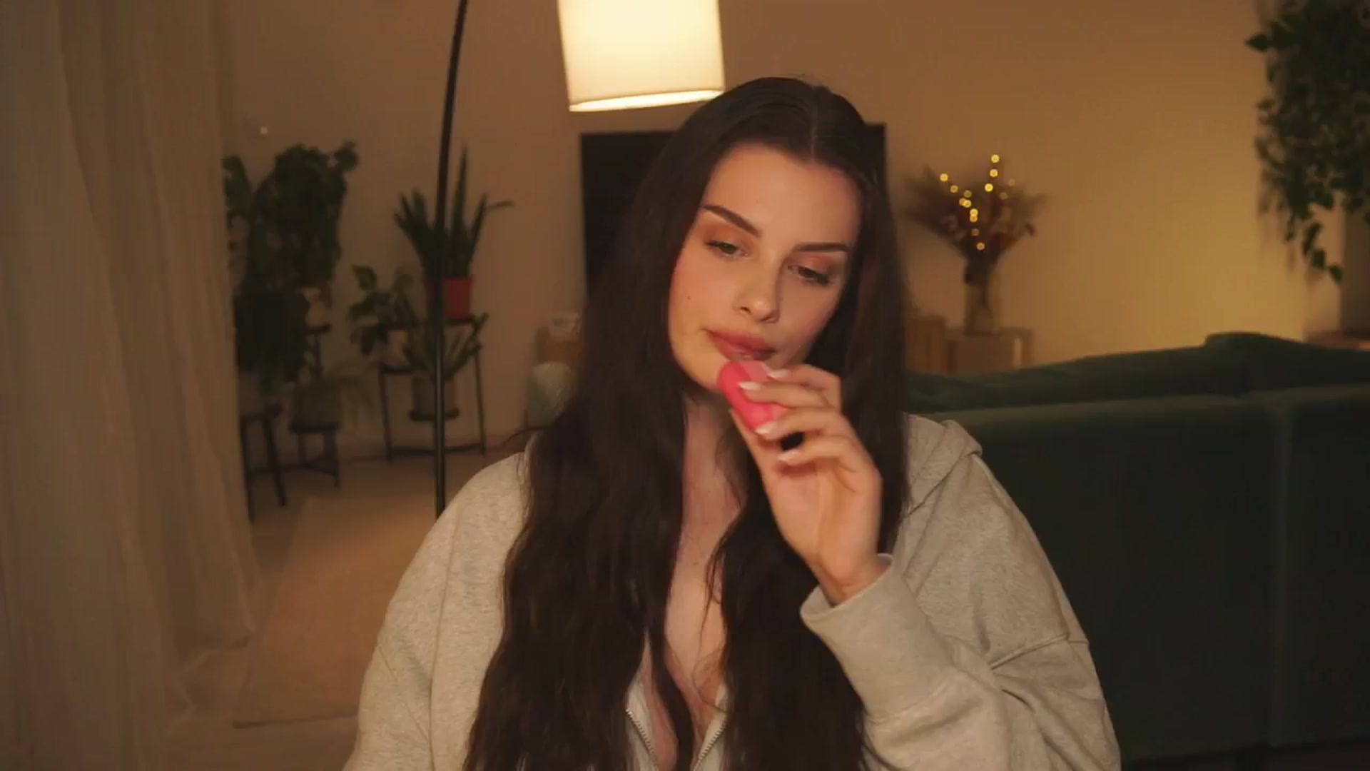Gallery image thumbnail from lucyangel's myfreecams stream on, 11/06/2024, 19:34 image 14 of 20