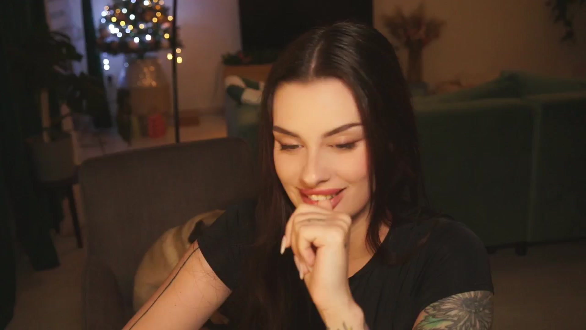 Gallery image thumbnail from lucyangel's myfreecams stream on, 12/04/2024, 18:34 image 12 of 20
