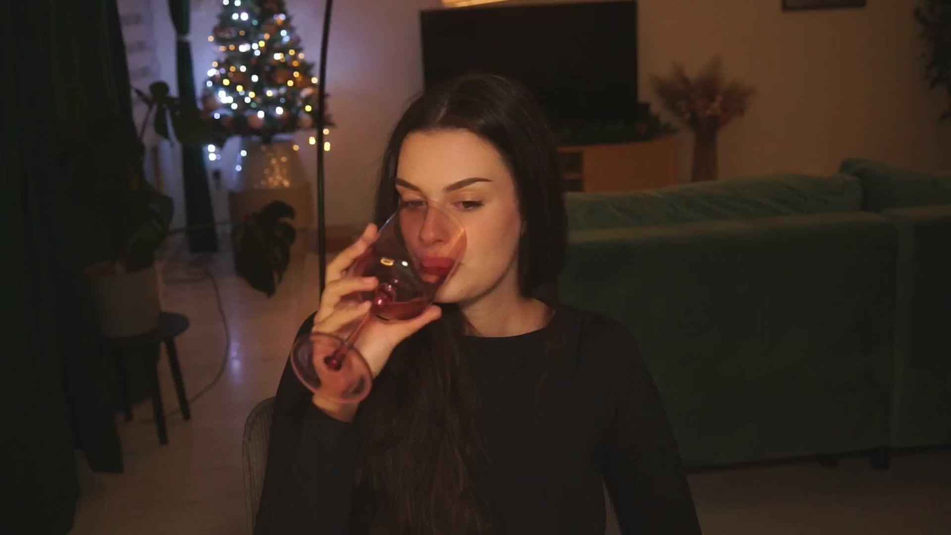 Gallery image thumbnail from lucyangel's myfreecams stream on, 12/07/2024, 19:34 image 6 of 20