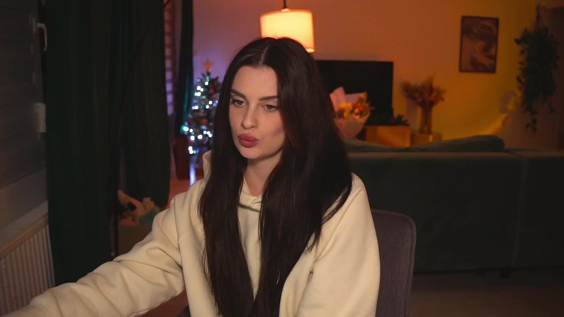 Gallery image thumbnail from lucyangel's myfreecams stream on, 12/14/2024, 21:12 image 12 of 20