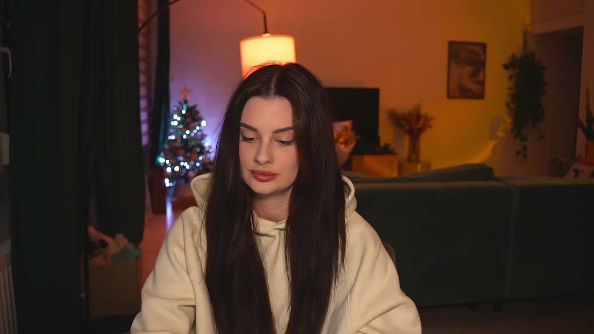 Gallery image thumbnail from lucyangel's myfreecams stream on, 12/14/2024, 21:12 image 10 of 20