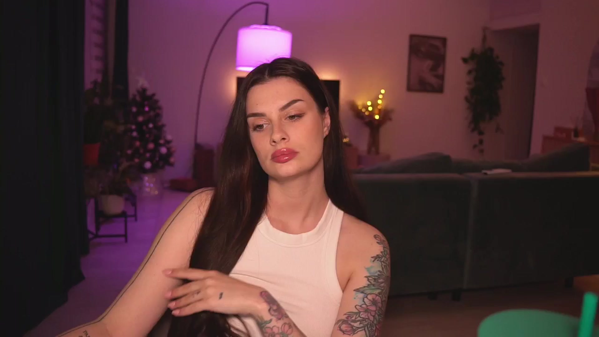 Gallery image thumbnail from lucyangel's myfreecams stream on, 12/18/2024, 17:53 image 14 of 20