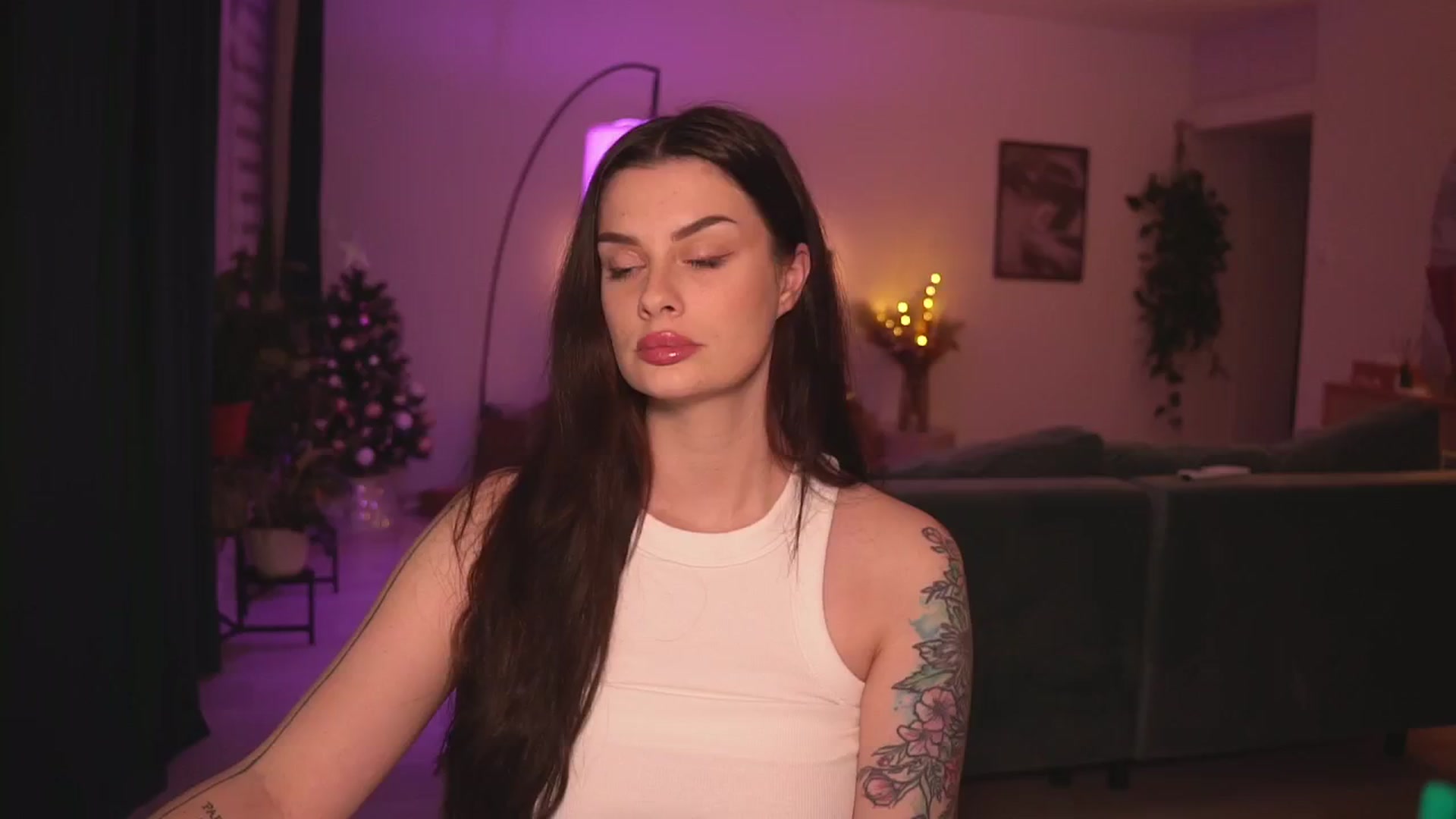 Gallery image thumbnail from lucyangel's myfreecams stream on, 12/18/2024, 17:53 image 9 of 20