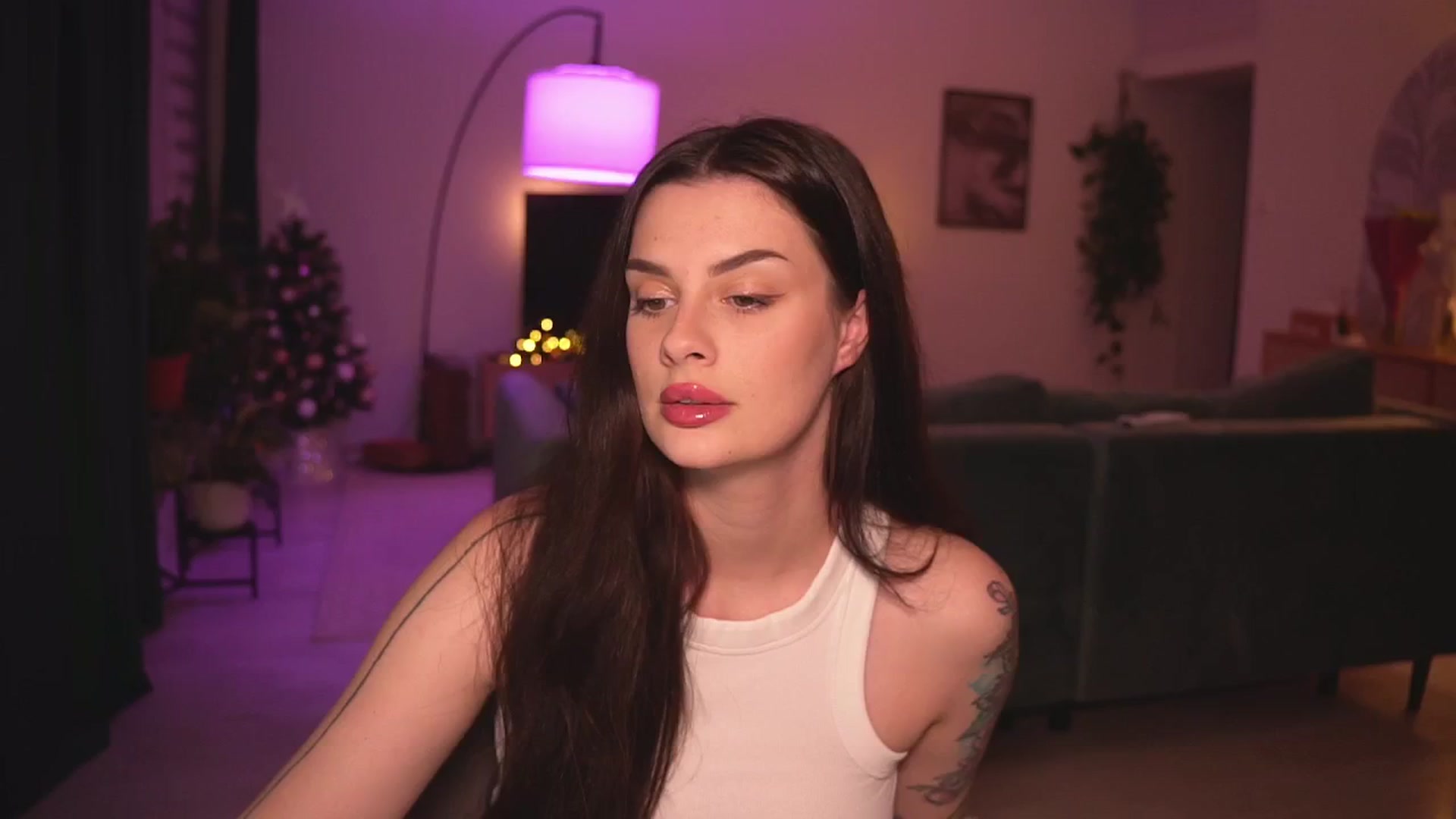 Gallery image thumbnail from lucyangel's myfreecams stream on, 12/18/2024, 17:53 image 5 of 20