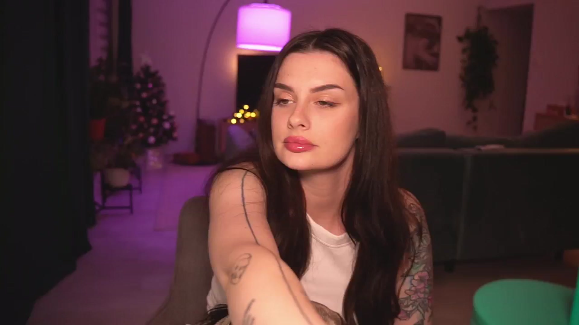 Gallery image thumbnail from lucyangel's myfreecams stream on, 12/18/2024, 17:53 image 20 of 20