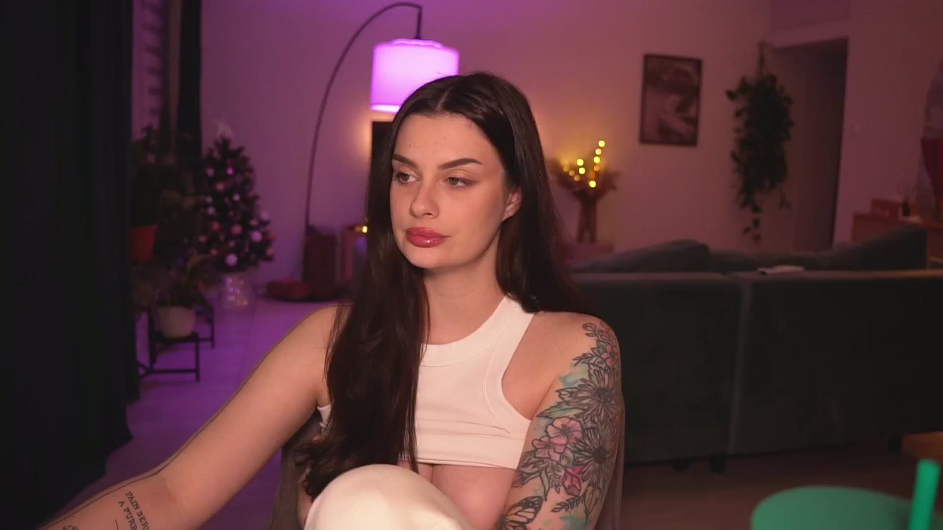 Gallery image thumbnail from lucyangel's myfreecams stream on, 12/18/2024, 17:53 image 12 of 20