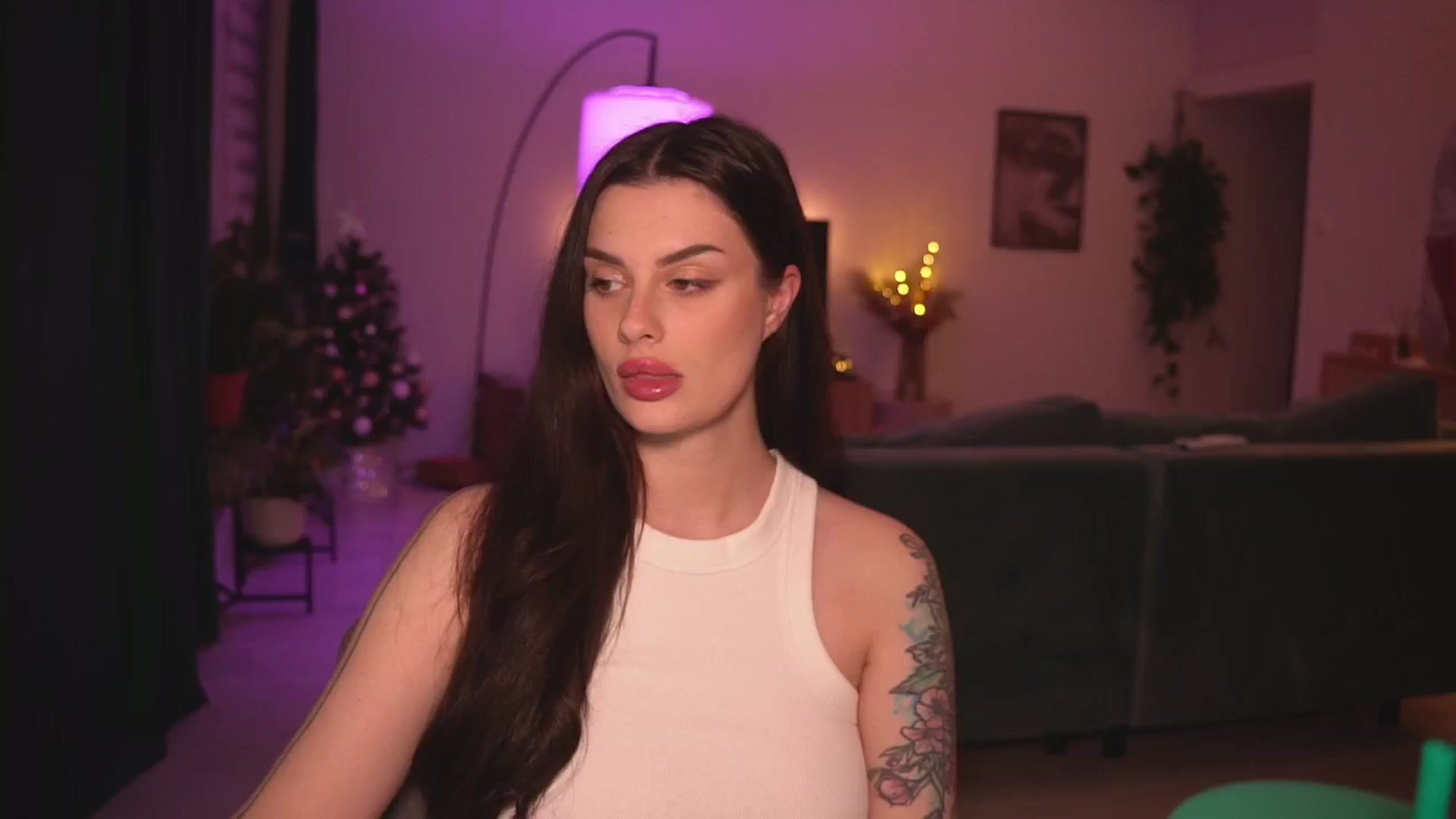 Gallery image thumbnail from lucyangel's myfreecams stream on, 12/18/2024, 17:53 image 17 of 20