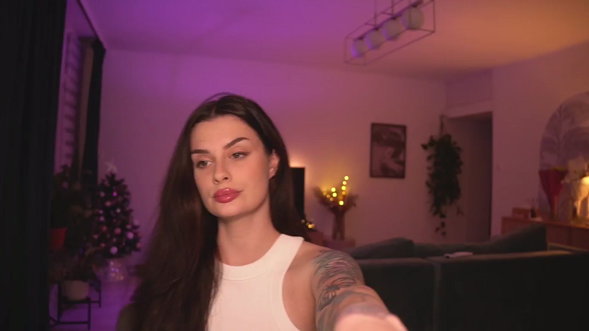 Gallery image thumbnail from lucyangel's myfreecams stream on, 12/18/2024, 17:53 image 4 of 20