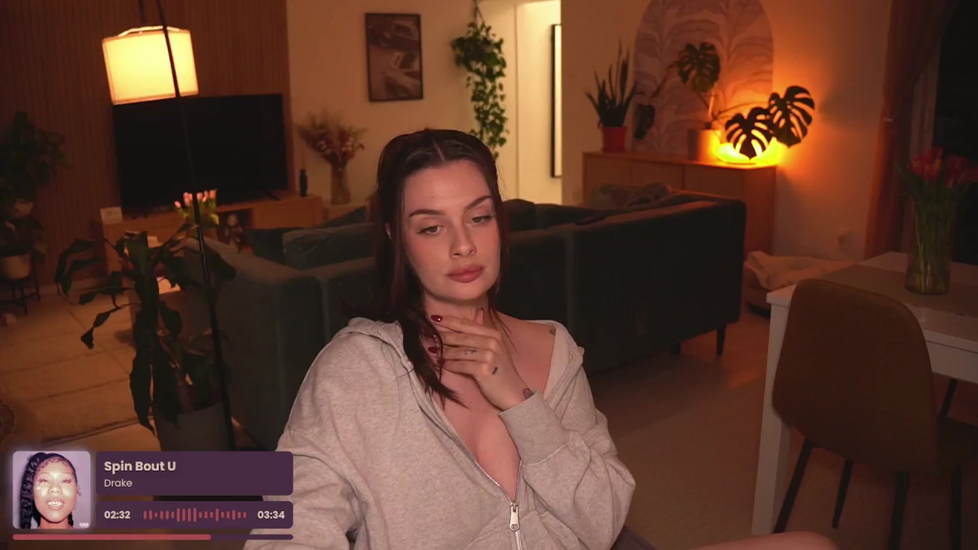 Gallery image thumbnail from lucyangel's myfreecams stream on, 03/07/2025, 19:08 image 10 of 20