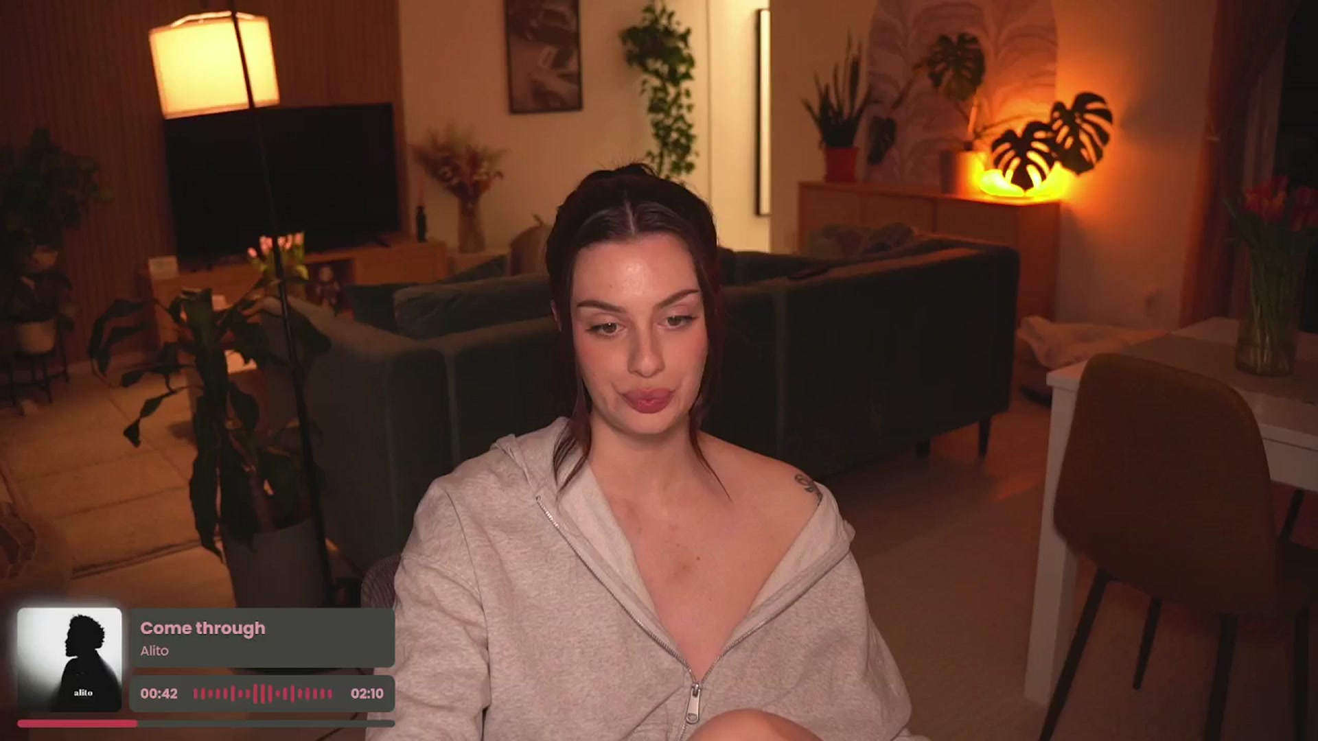 Gallery image thumbnail from lucyangel's myfreecams stream on, 03/07/2025, 19:08 image 15 of 20