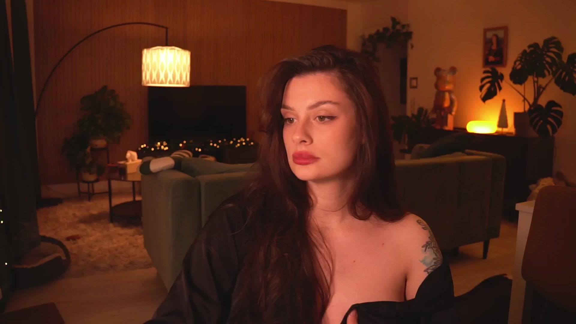 Gallery image thumbnail from lucyangel's myfreecams stream on, 11/19/2025, 17:42 image 16 of 20