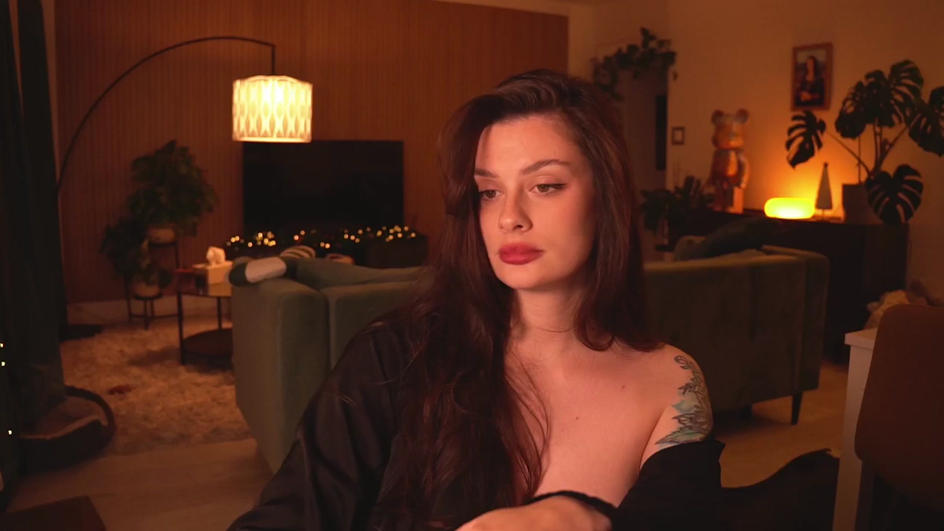 Gallery image thumbnail from lucyangel's myfreecams stream on, 11/19/2025, 17:42 image 15 of 20