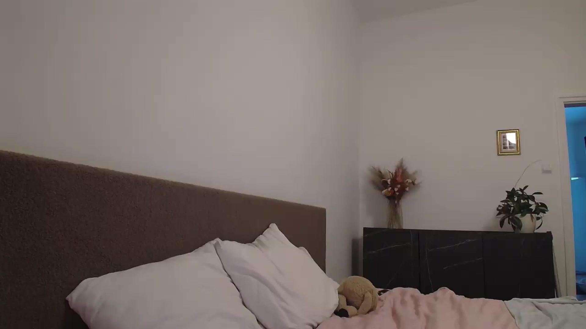 Gallery image thumbnail from lucyangel's myfreecams stream on, 07/02/2026, 18:25 image 1 of 20