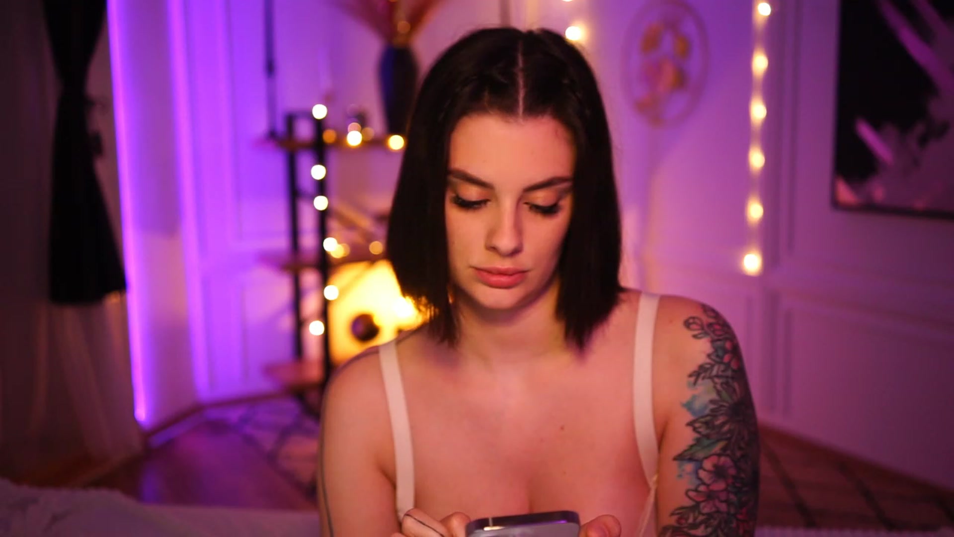 Gallery image thumbnail from lucynutty's myfreecams stream on, 11/14/2022, 16:53 image 14 of 20