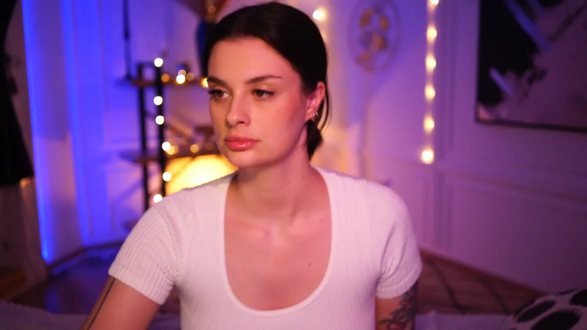 Gallery image thumbnail from lucynutty's myfreecams stream on, 11/18/2022, 20:38 image 9 of 20