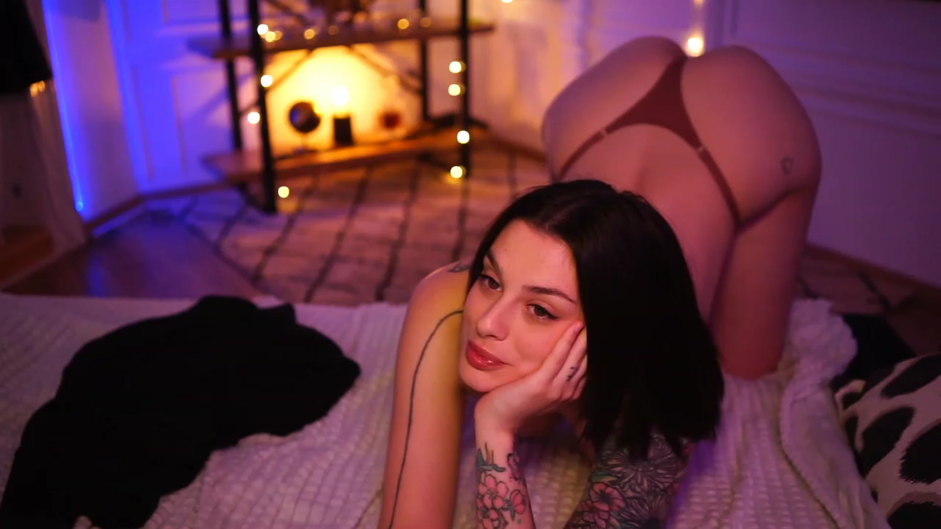 Gallery image thumbnail from lucynutty's myfreecams stream on, 11/19/2022, 10:40 image 8 of 20