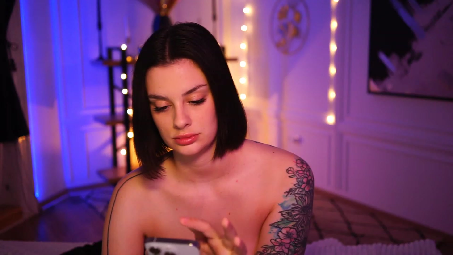 Gallery image thumbnail from lucynutty's myfreecams stream on, 11/19/2022, 12:09 image 3 of 20