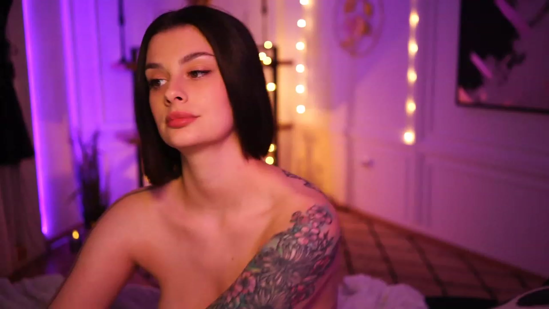 Gallery image thumbnail from lucynutty's myfreecams stream on, 11/21/2022, 18:50 image 6 of 20