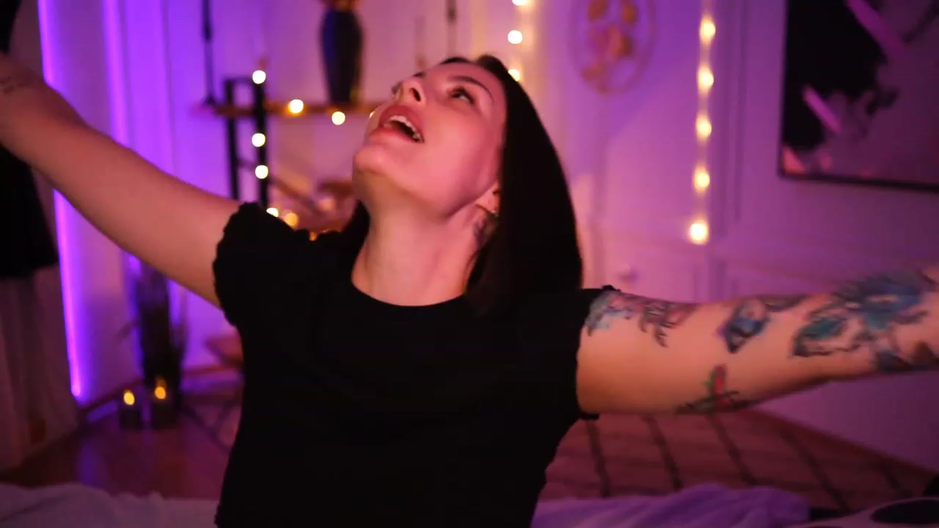 Gallery image thumbnail from lucynutty's myfreecams stream on, 11/21/2022, 18:50 image 11 of 20