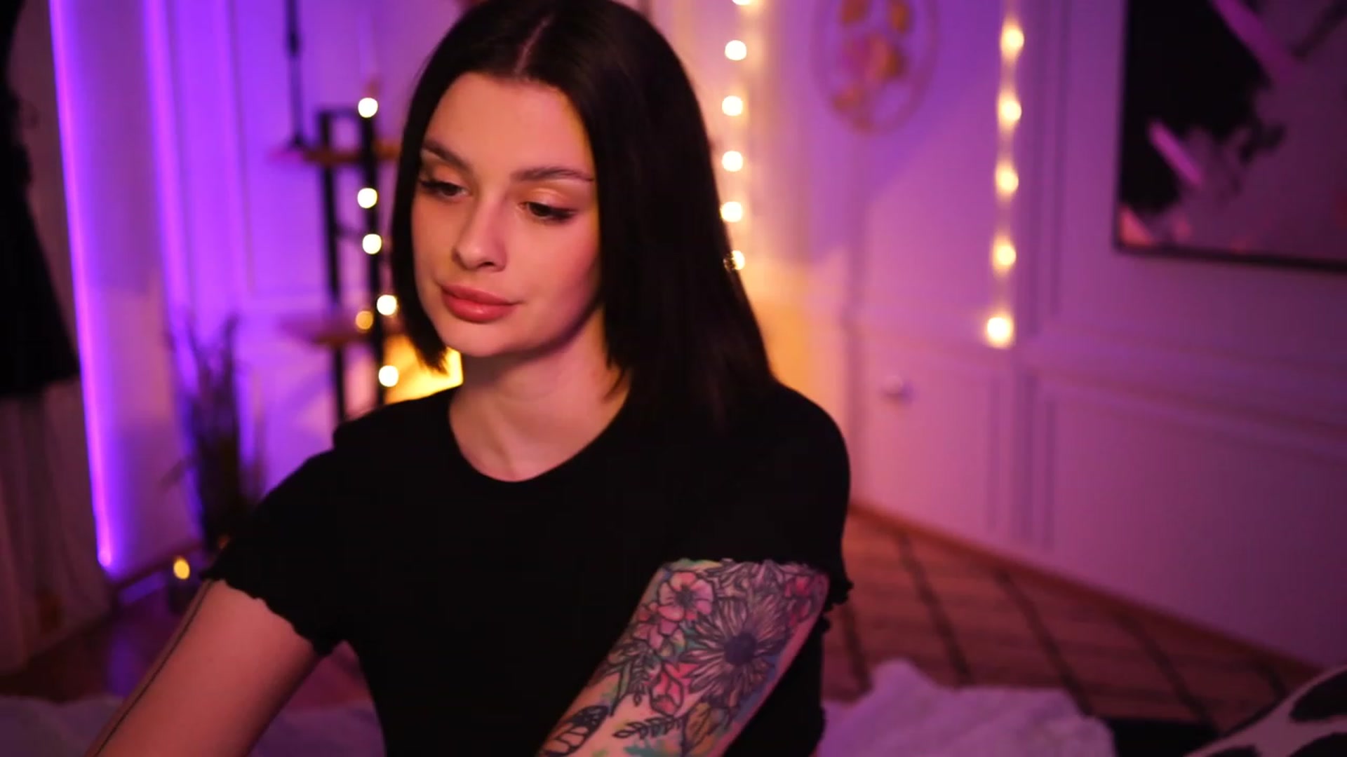 Gallery image thumbnail from lucynutty's myfreecams stream on, 11/21/2022, 18:50 image 3 of 20