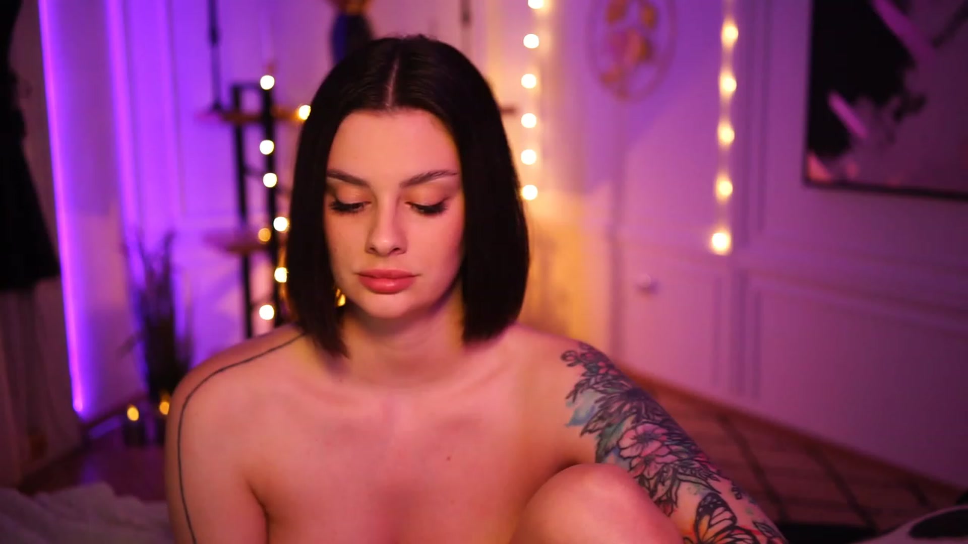 Gallery image thumbnail from lucynutty's myfreecams stream on, 11/21/2022, 18:50 image 7 of 20