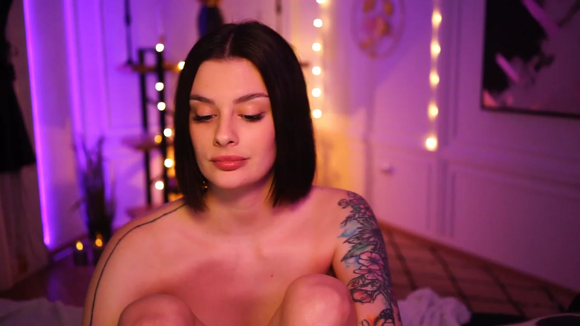 Gallery image thumbnail from lucynutty's myfreecams stream on, 11/21/2022, 18:50 image 14 of 20